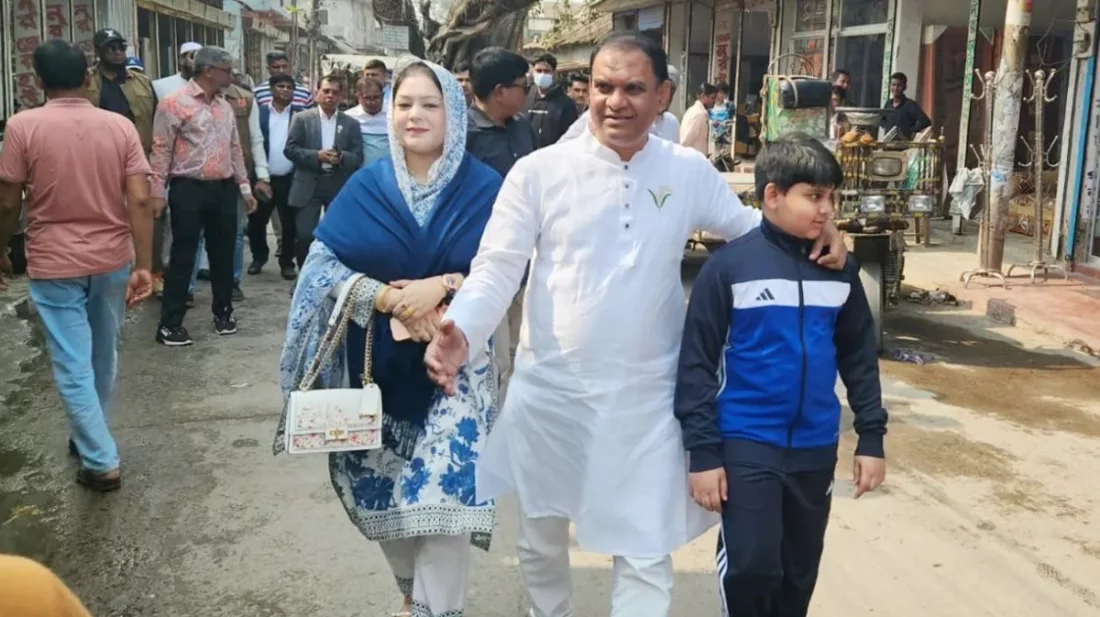 স্ত্রী-সন্তানকে নিয়ে নির্বাচনী প্রচারে নুরুদ্দিন আহাম্মেদ অপু